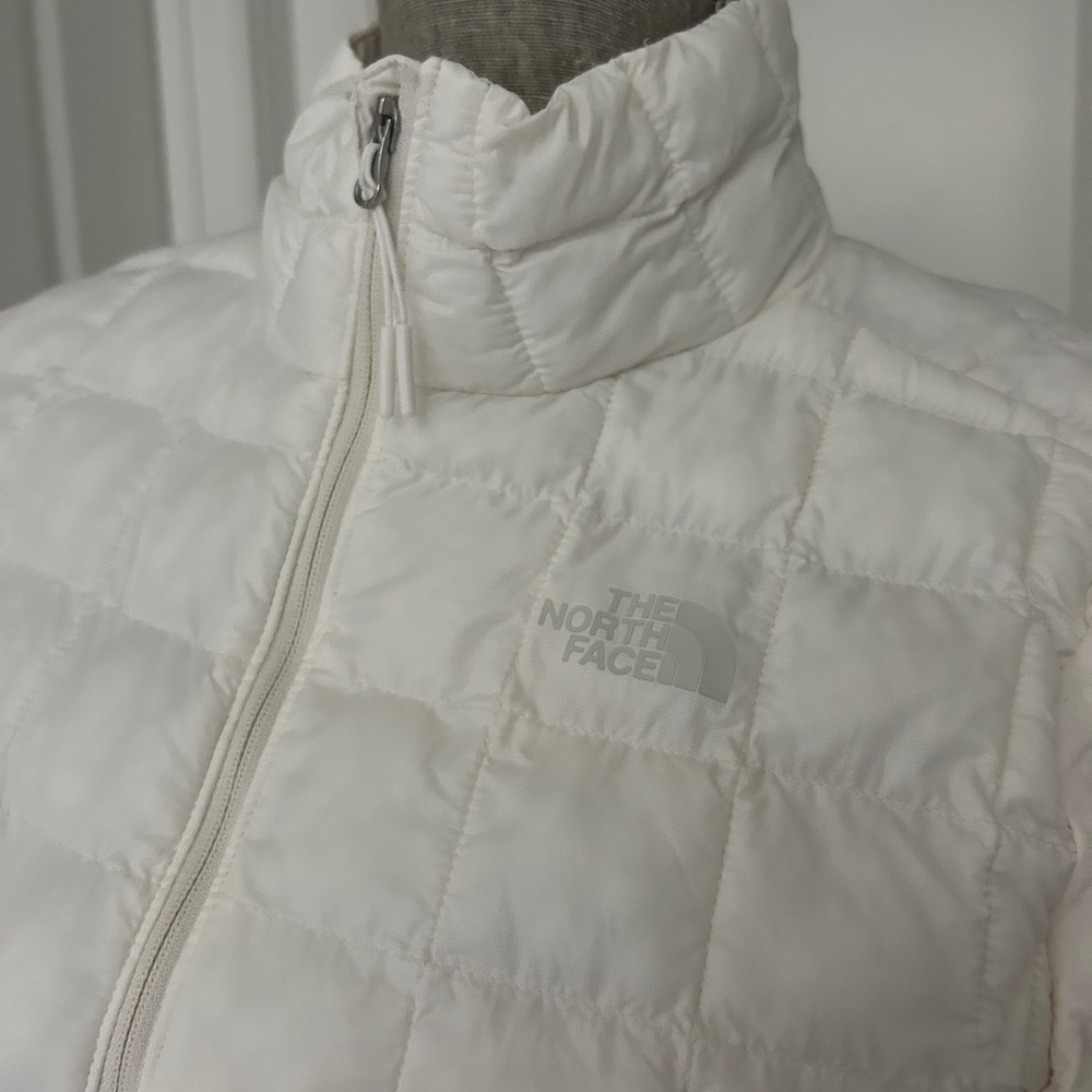 The North Face Women’s Thermoball Gardenia White Eco Zip Up Jacket Size Small - Picture 11 of 16